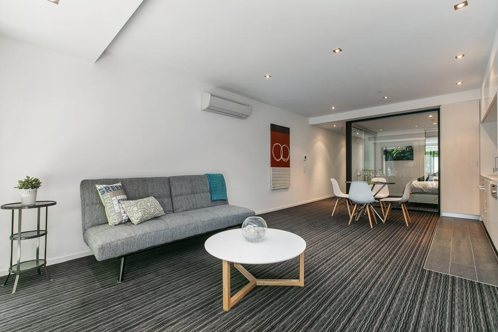 Complete Host Fitzroy St Apartments Melbourne Room photo