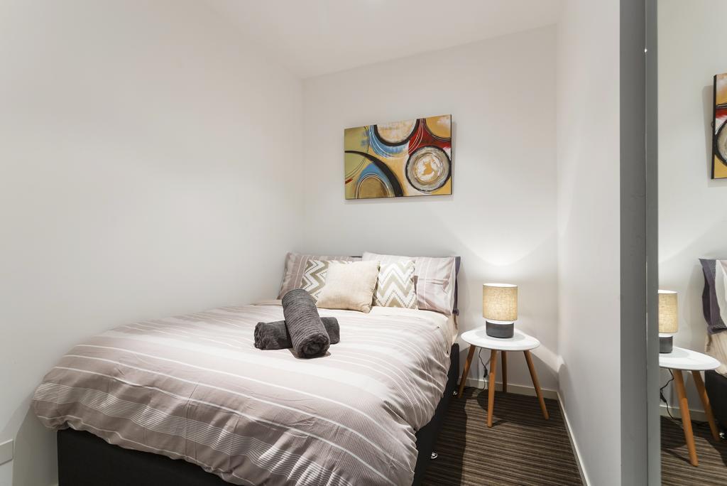 Complete Host Fitzroy St Apartments Melbourne Room photo